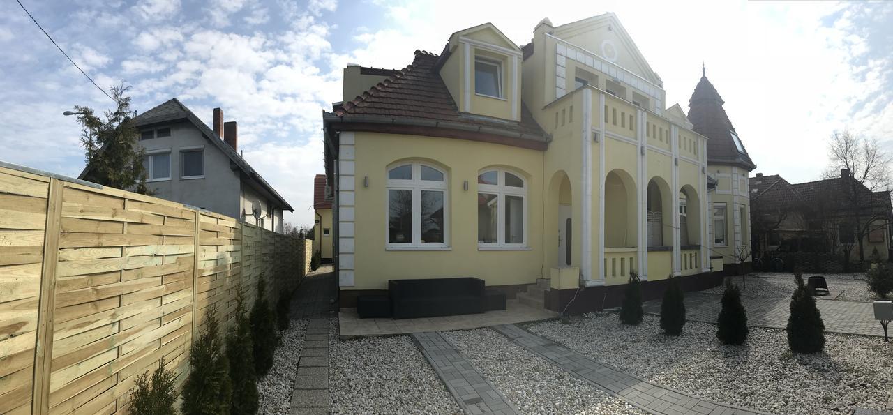 Corner Villa 4 Siófok Esterno foto